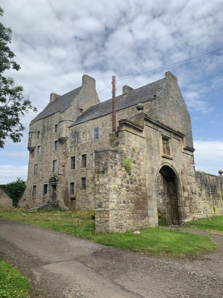 Conheça o Castelo Midhope: Visite Lallybroch de Outlander